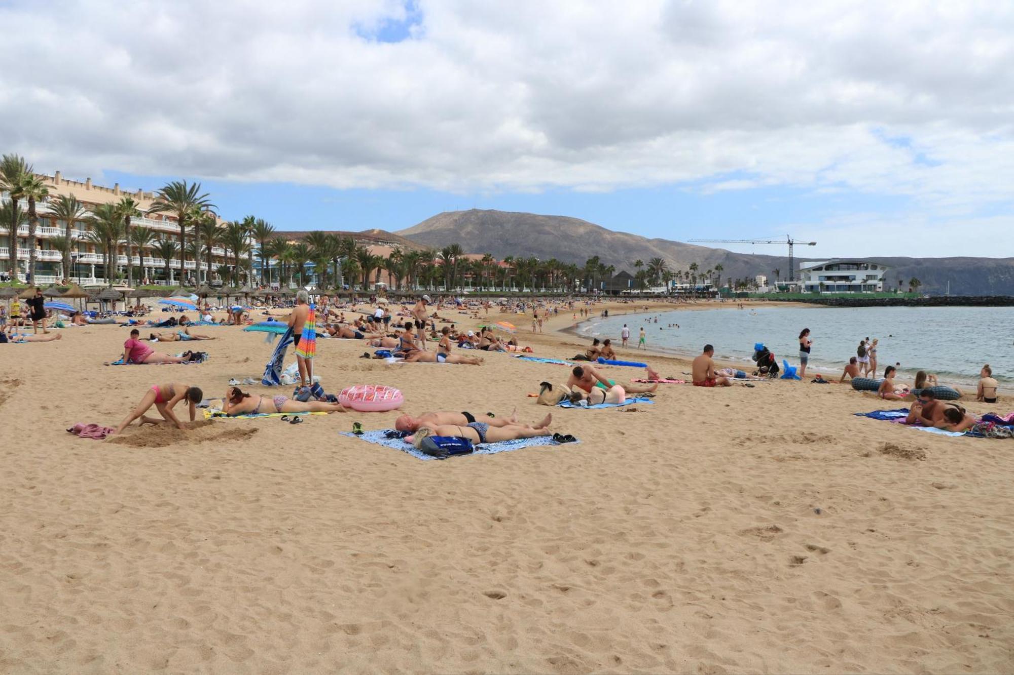 Las Americas Beach House Арона Екстериор снимка